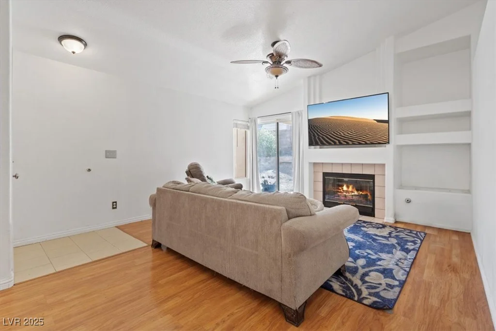899 Hornbeak, Las Vegas, NV 89123