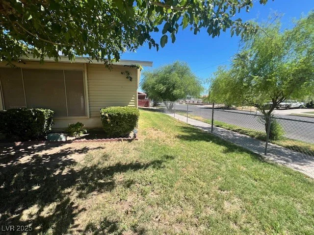 1643 E, Las Vegas, NV 89106