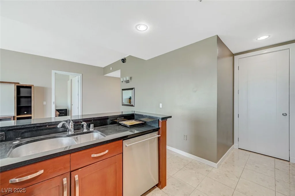 4575 Dean Martin, Las Vegas, NV 89103