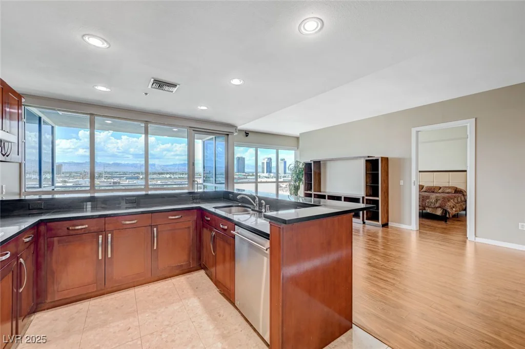 4575 Dean Martin, Las Vegas, NV 89103
