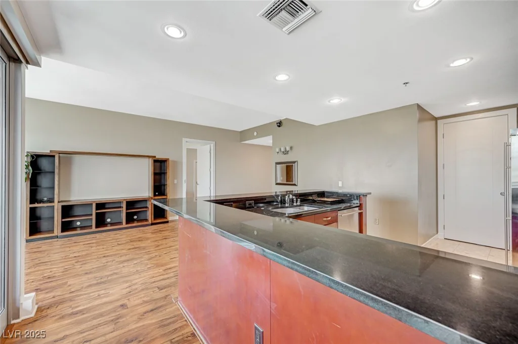 4575 Dean Martin, Las Vegas, NV 89103