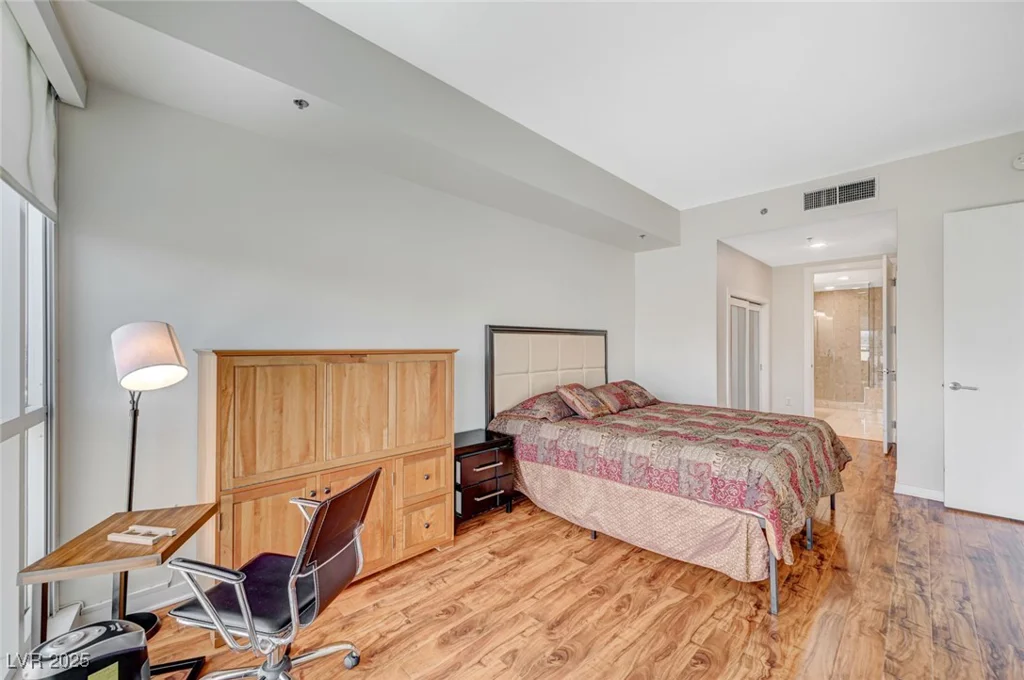 4575 Dean Martin, Las Vegas, NV 89103