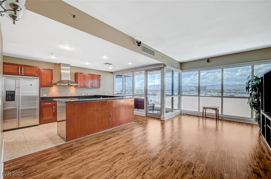 4575 Dean Martin, Las Vegas, NV 89103