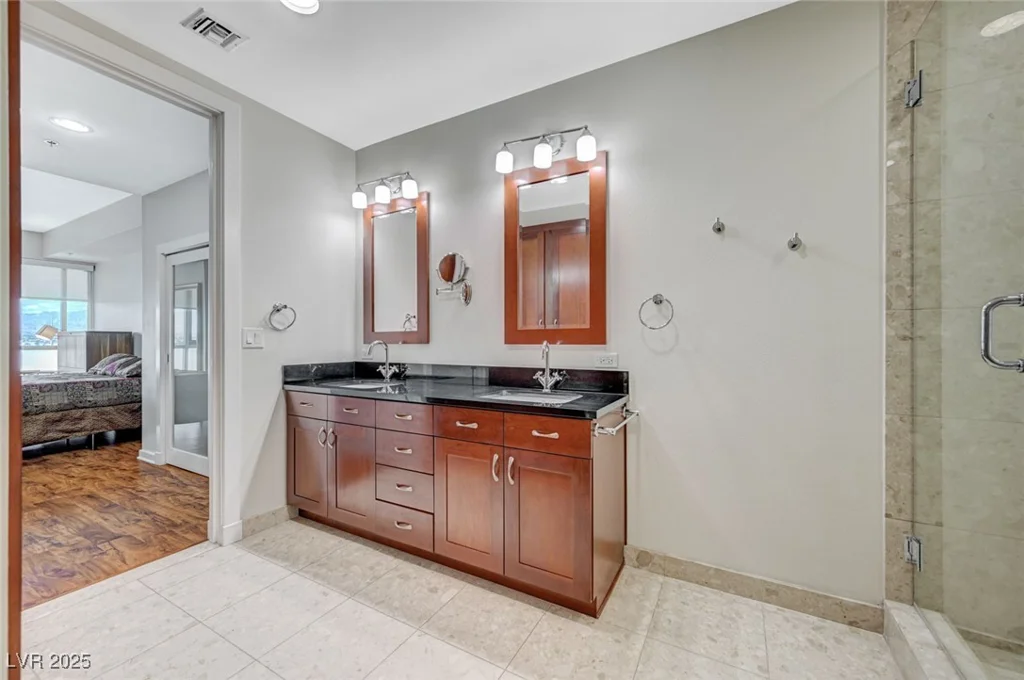 4575 Dean Martin, Las Vegas, NV 89103