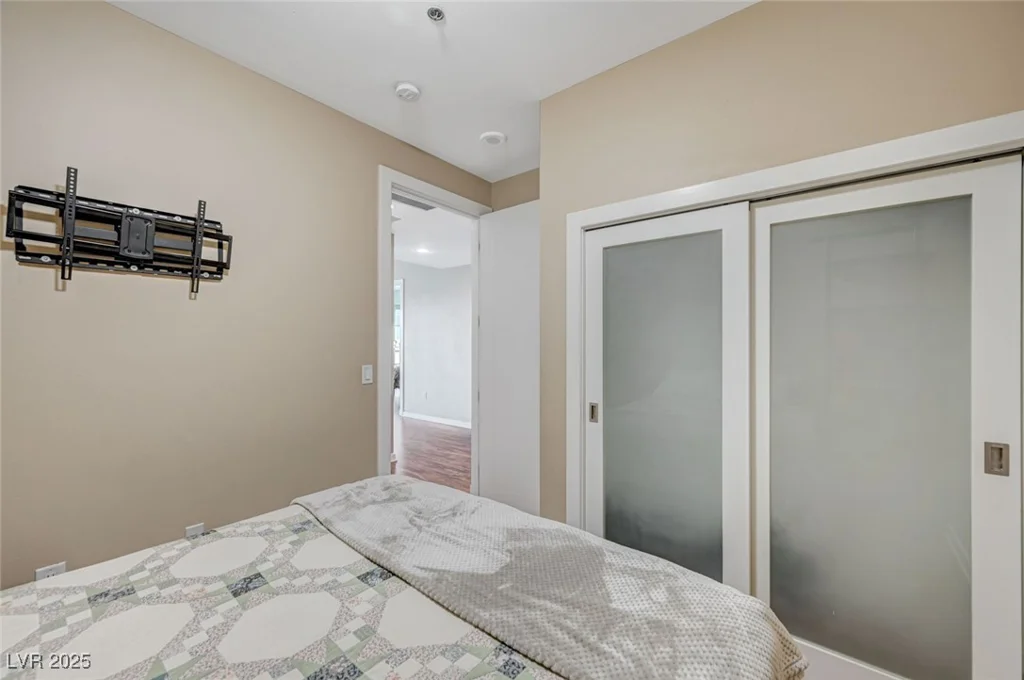 4575 Dean Martin, Las Vegas, NV 89103