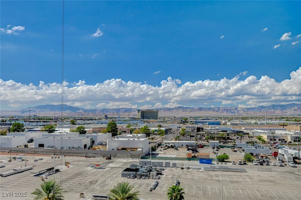 4575 Dean Martin, Las Vegas, NV 89103