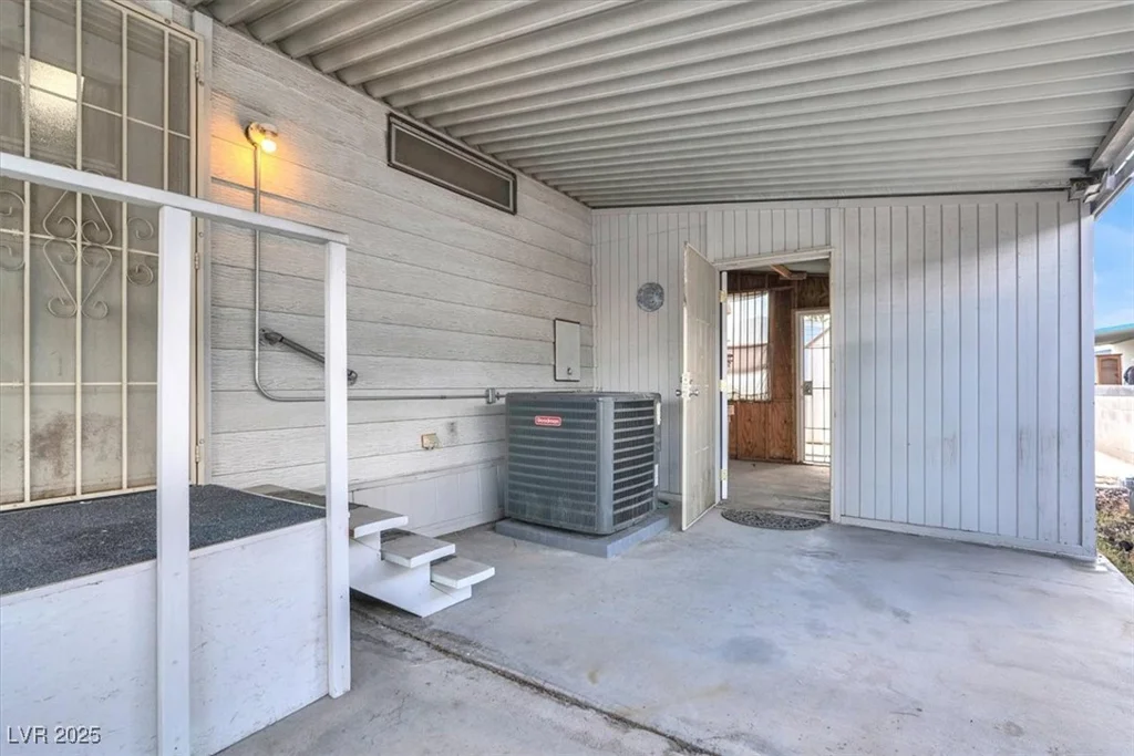 3361 Gulf Shores, Las Vegas, NV 89122