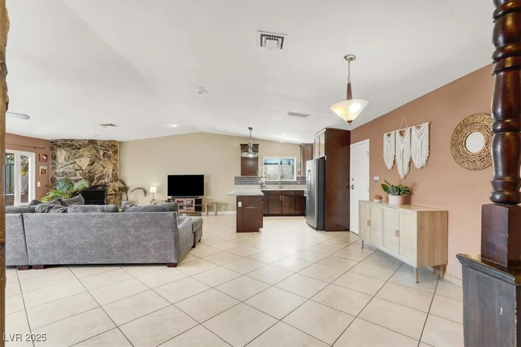 4596 Eureka, Las Vegas, NV 89103