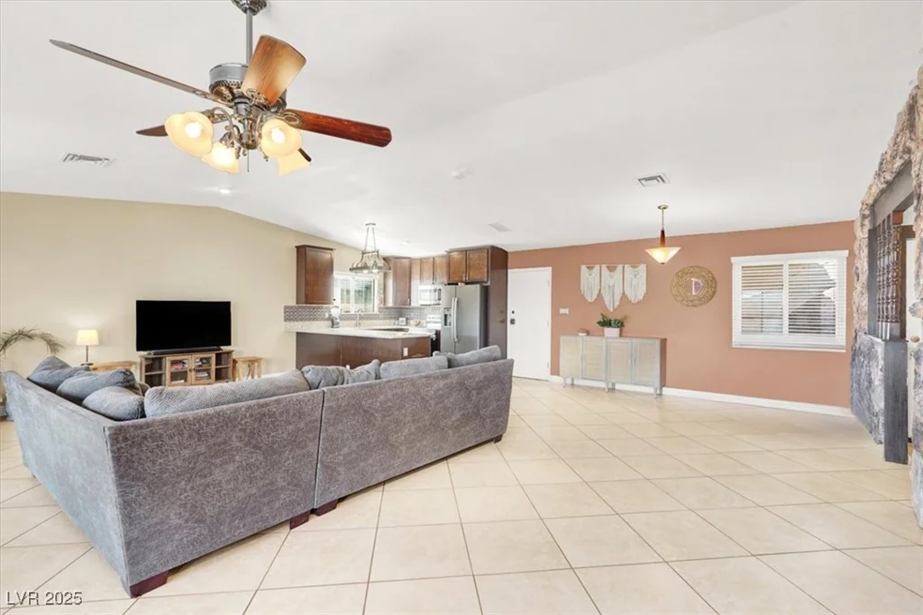 4596 Eureka, Las Vegas, NV 89103
