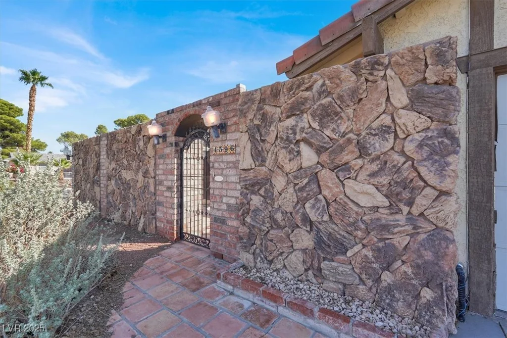 4596 Eureka, Las Vegas, NV 89103