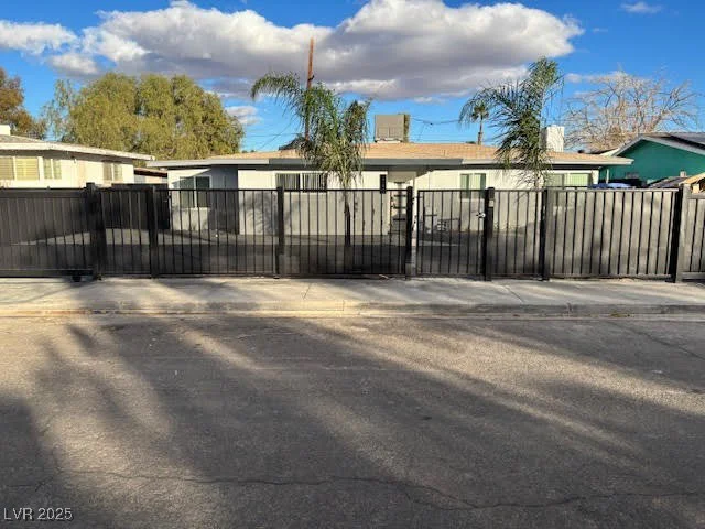 321 Beaumont, Las Vegas, NV 89106