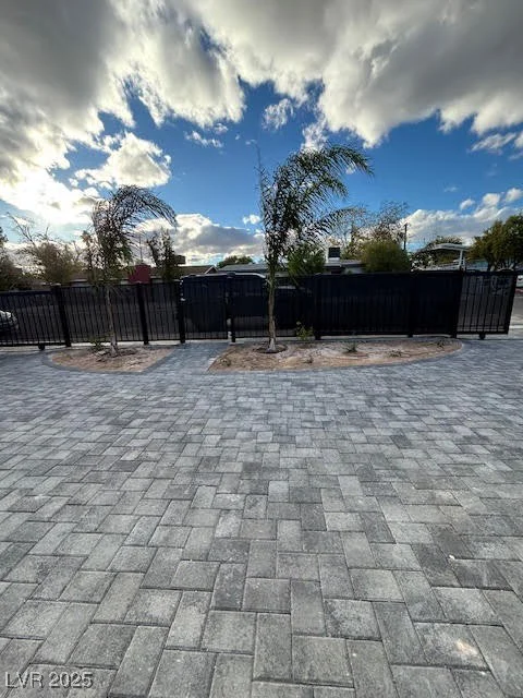 321 Beaumont, Las Vegas, NV 89106