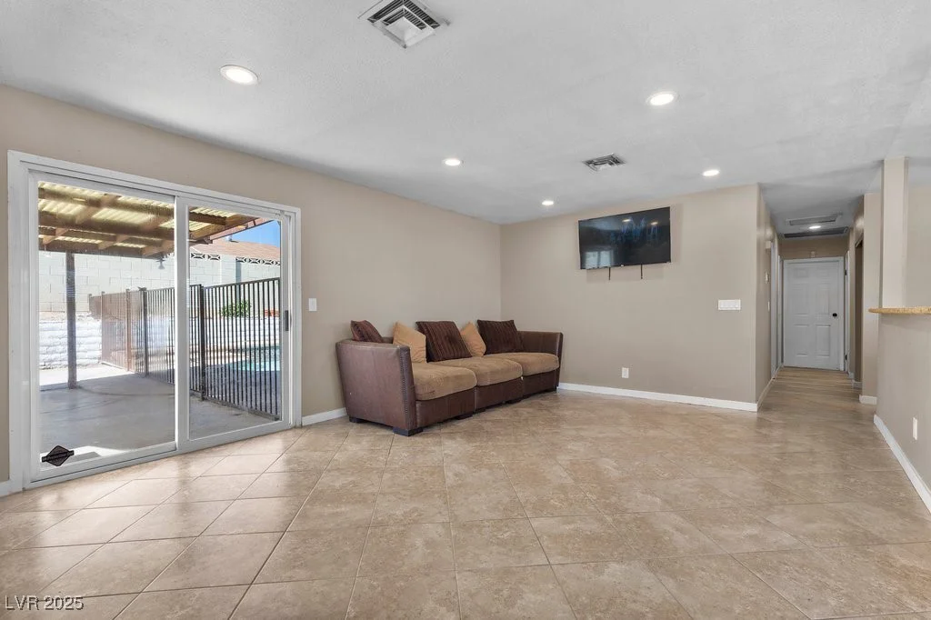 1700 Blue Mountain, Las Vegas, NV 89108