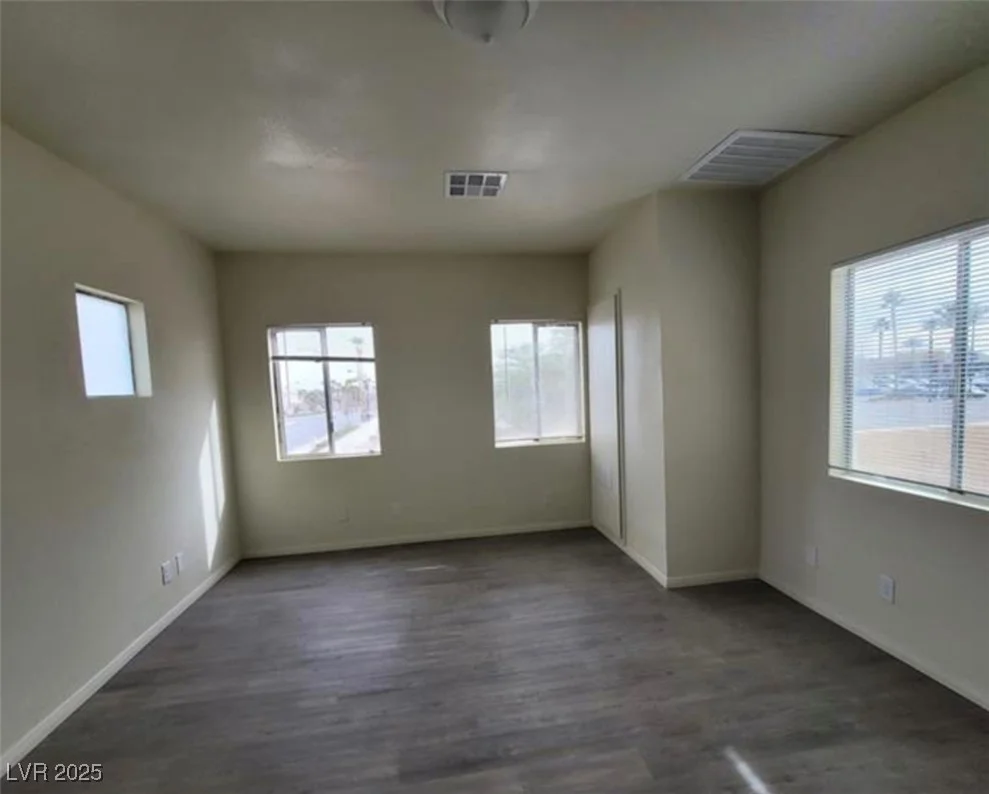 8701 Shady Pines, Las Vegas, NV 89143