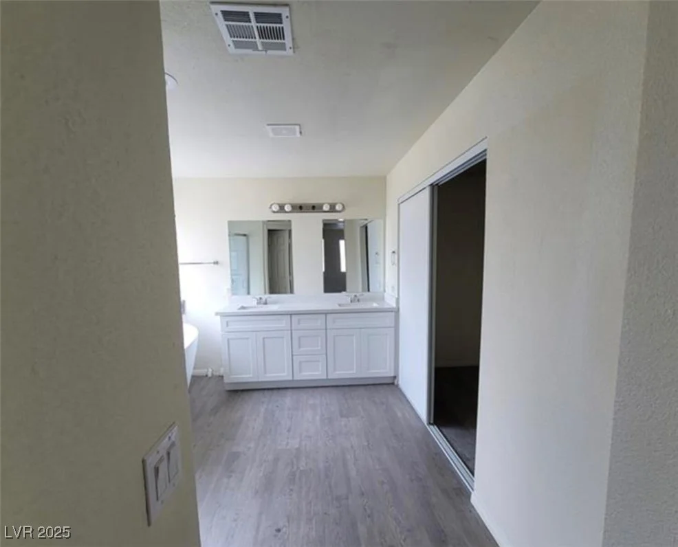 8701 Shady Pines, Las Vegas, NV 89143