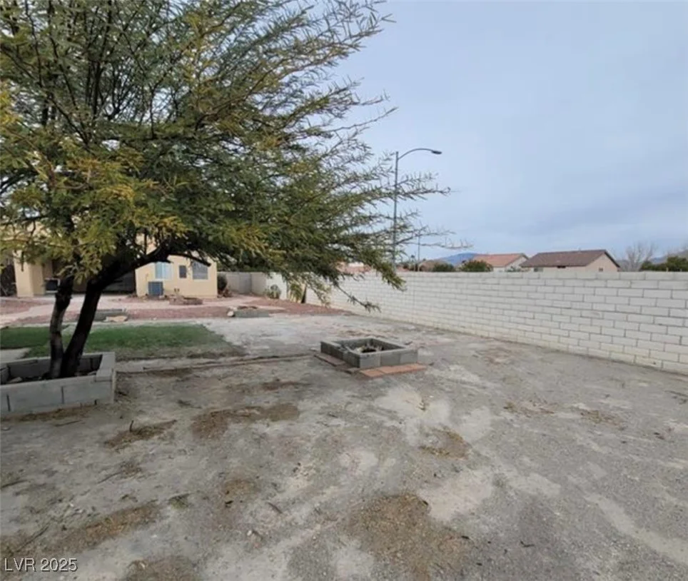 8701 Shady Pines, Las Vegas, NV 89143