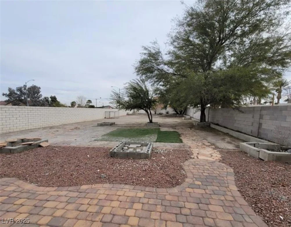8701 Shady Pines, Las Vegas, NV 89143