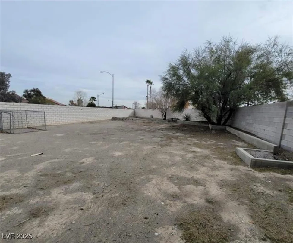 8701 Shady Pines, Las Vegas, NV 89143