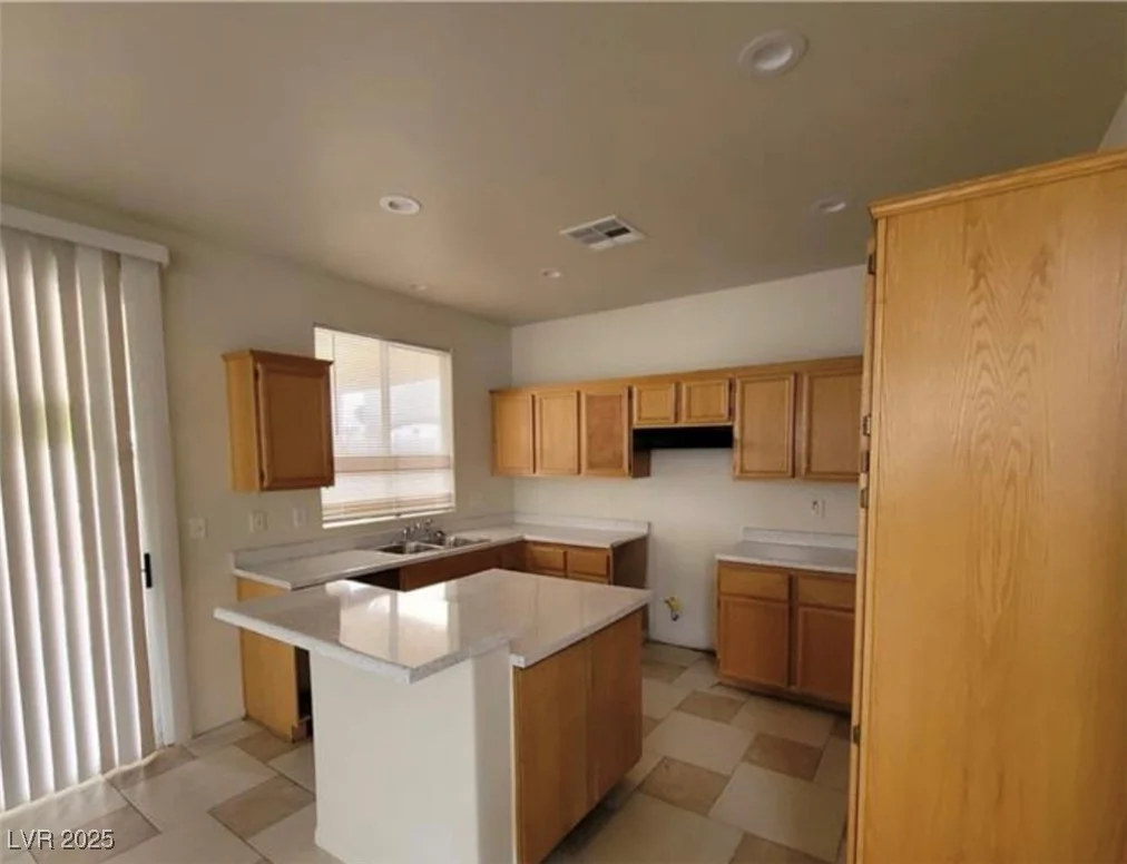 8701 Shady Pines, Las Vegas, NV 89143