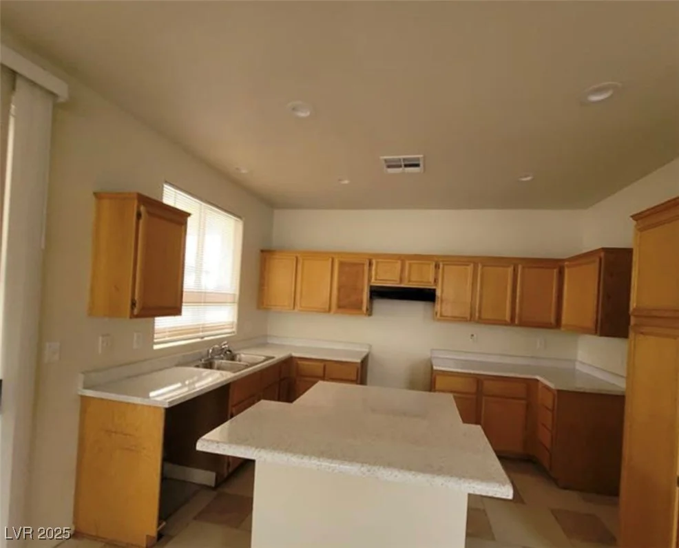 8701 Shady Pines, Las Vegas, NV 89143