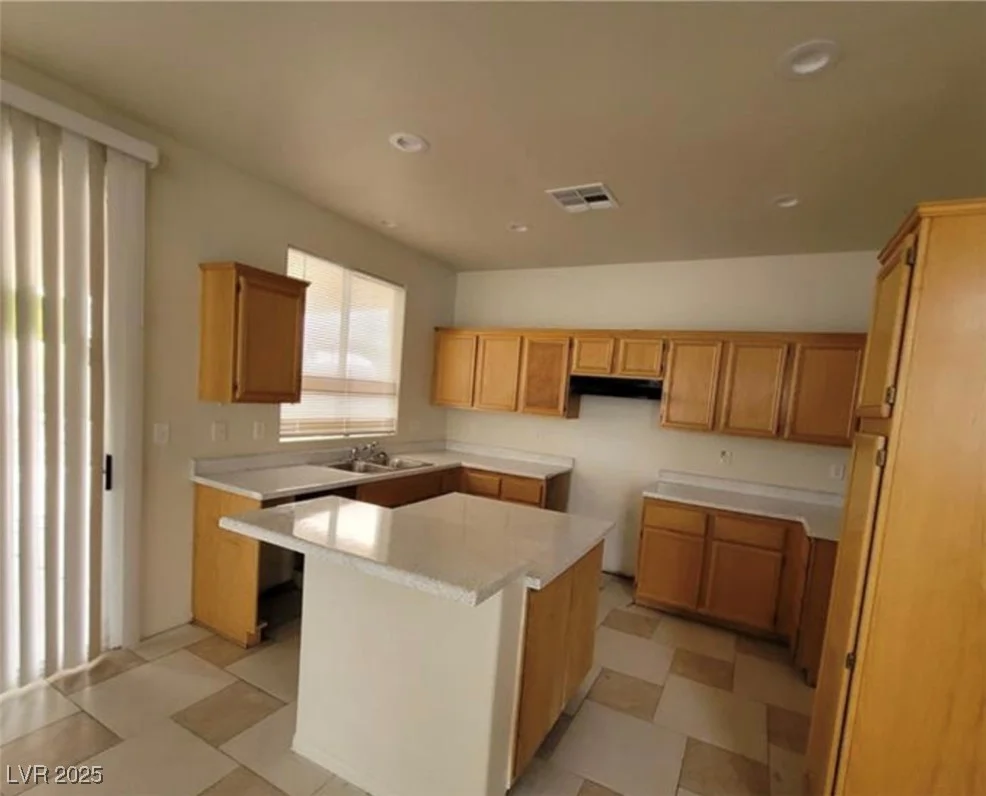 8701 Shady Pines, Las Vegas, NV 89143