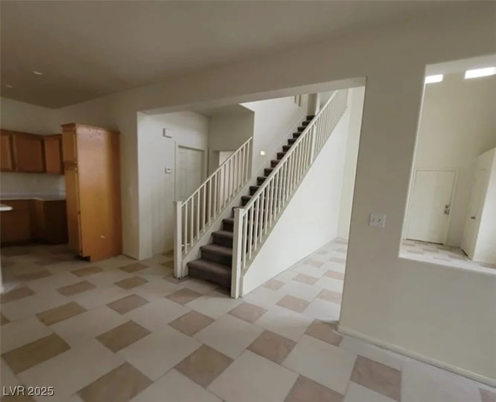 8701 Shady Pines, Las Vegas, NV 89143
