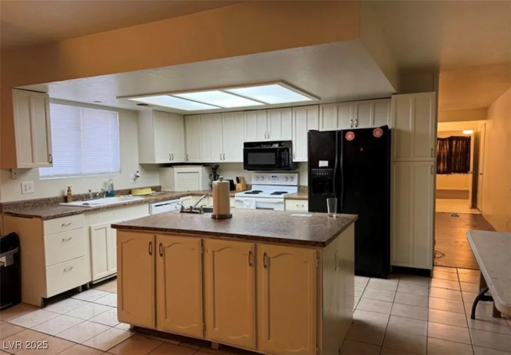 4214 Baltimore, Las Vegas, NV 89104