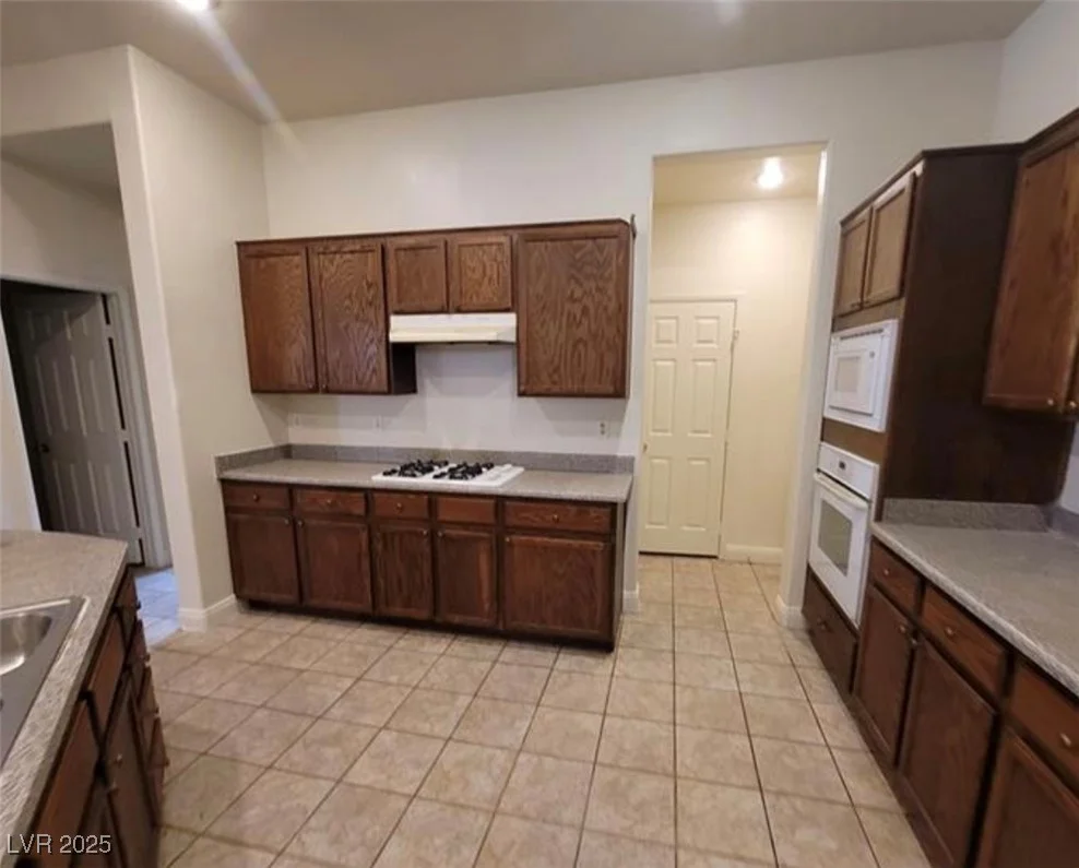 8240 Aurora Peak, Las Vegas, NV 89131