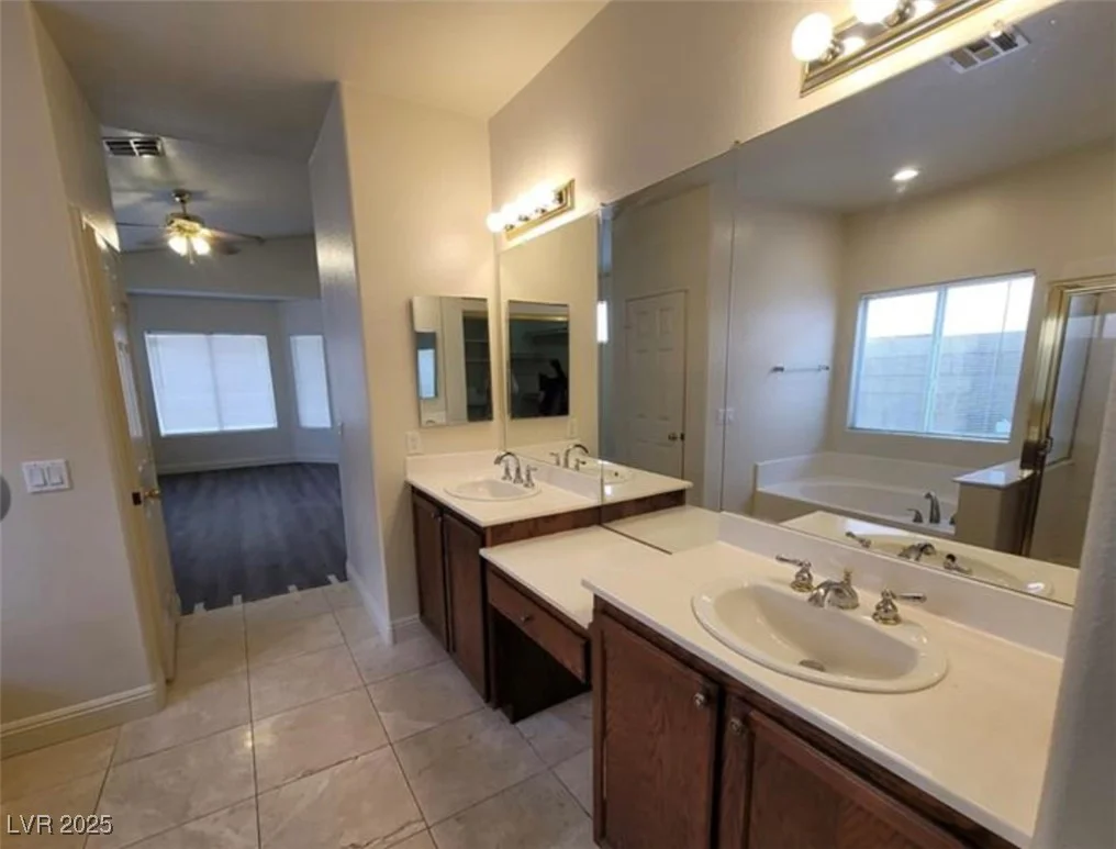 8240 Aurora Peak, Las Vegas, NV 89131