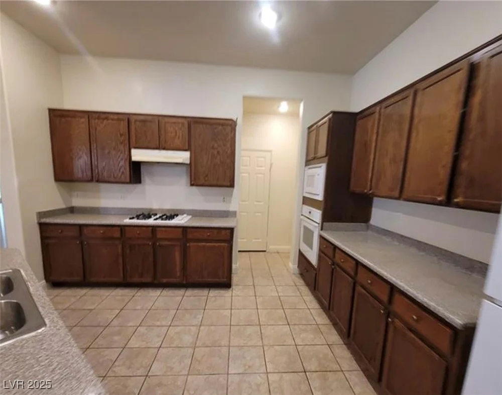 8240 Aurora Peak, Las Vegas, NV 89131