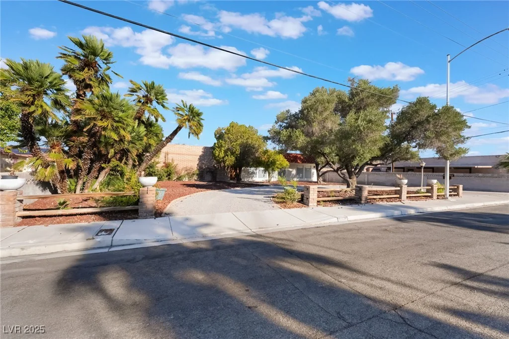 909 Cashman, Las Vegas, NV 89107