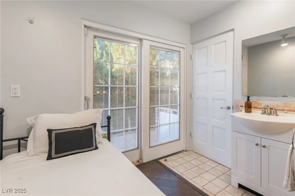 909 Cashman, Las Vegas, NV 89107