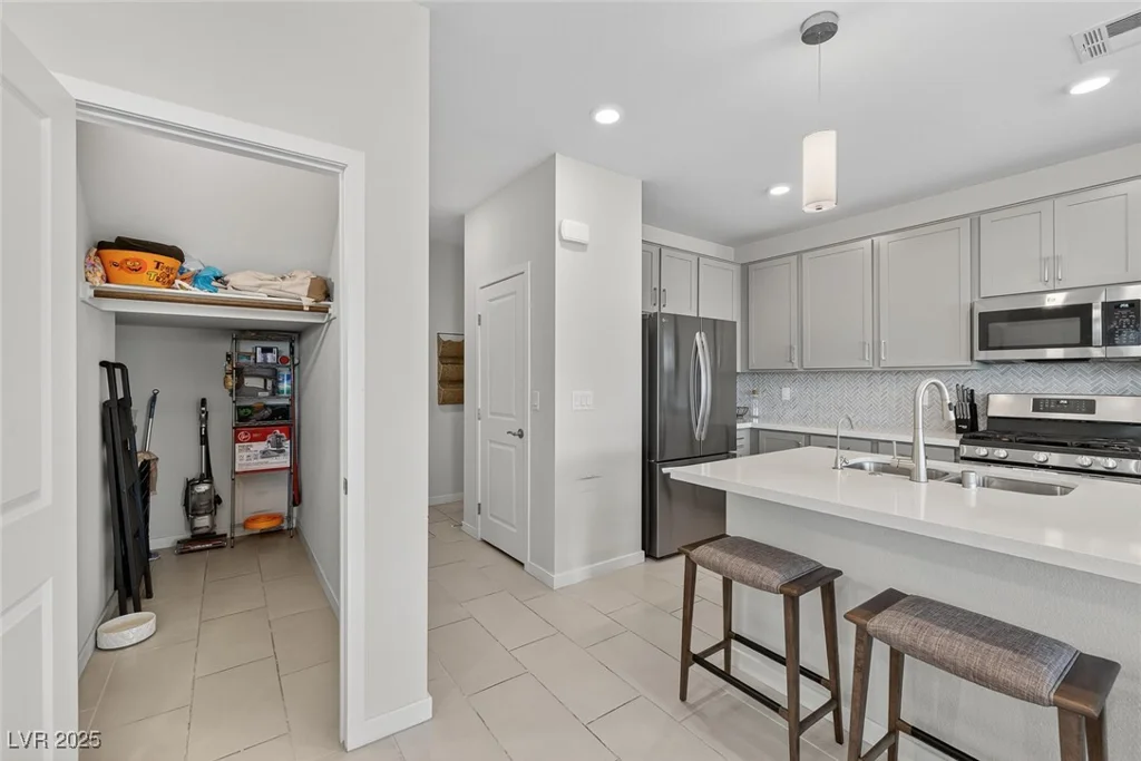 2728 High Echelon, North Las Vegas, NV 89086