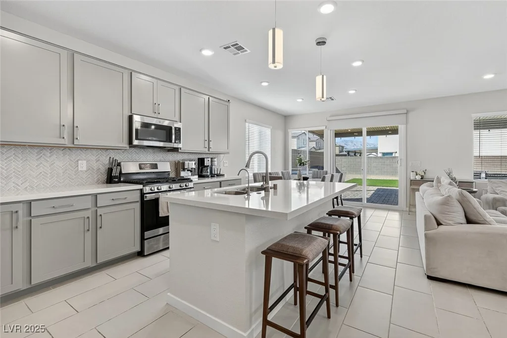2728 High Echelon, North Las Vegas, NV 89086