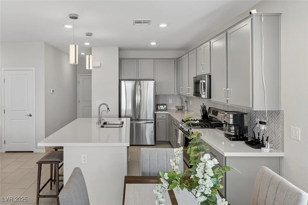 2728 High Echelon, North Las Vegas, NV 89086