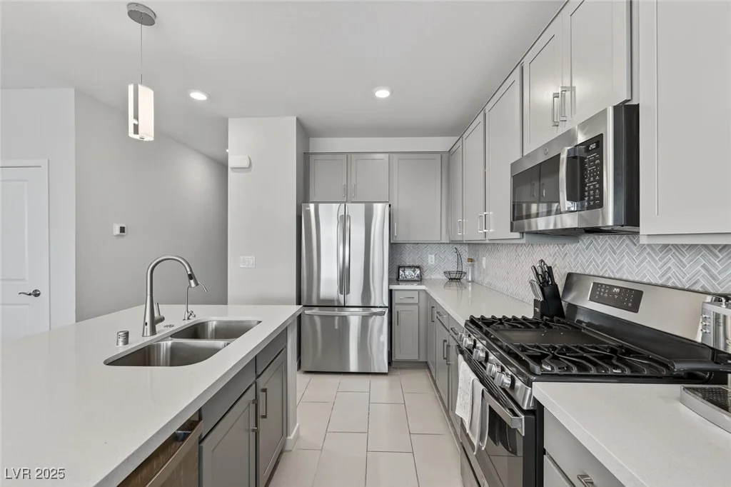 2728 High Echelon, North Las Vegas, NV 89086