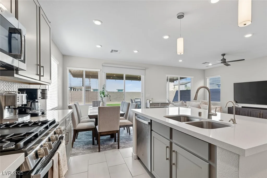 2728 High Echelon, North Las Vegas, NV 89086