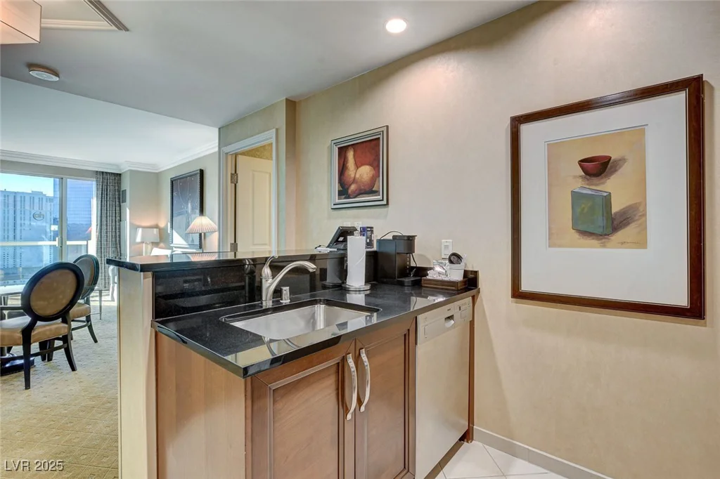 145 Harmon, Las Vegas, NV 89109