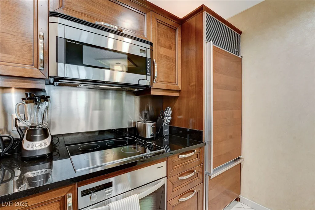145 Harmon, Las Vegas, NV 89109