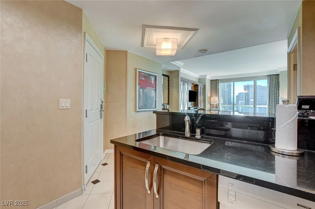 145 Harmon, Las Vegas, NV 89109