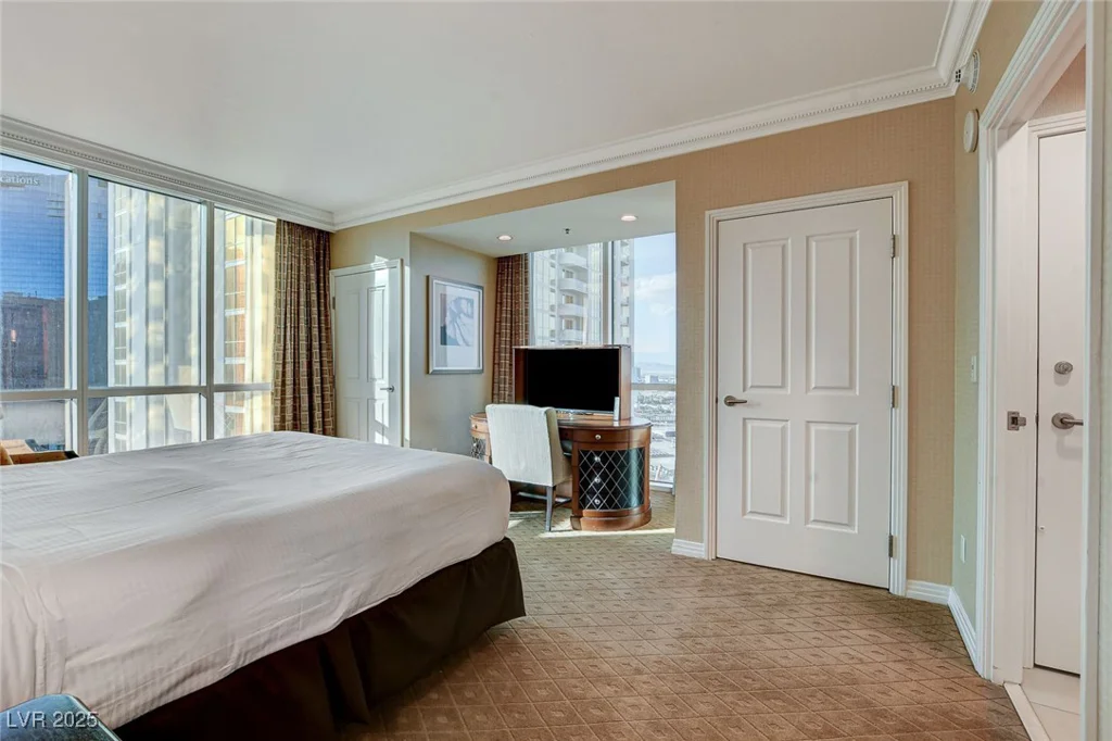 145 Harmon, Las Vegas, NV 89109