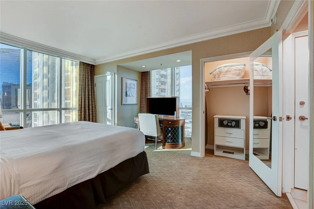 145 Harmon, Las Vegas, NV 89109