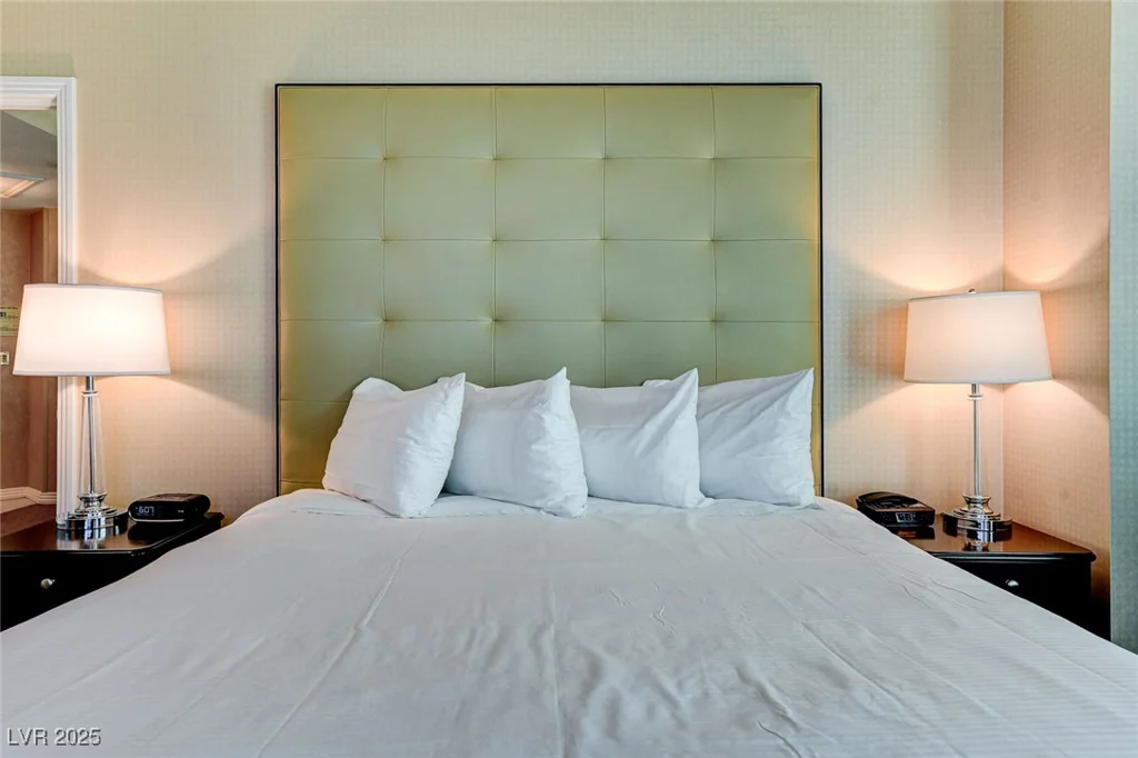 145 Harmon, Las Vegas, NV 89109