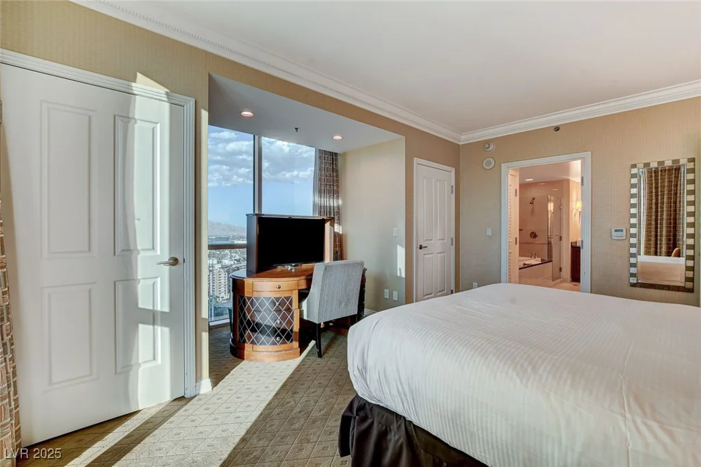 145 Harmon, Las Vegas, NV 89109