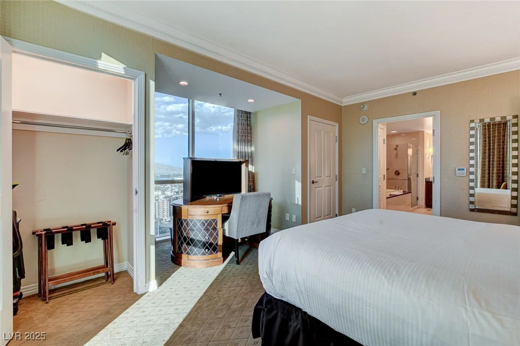 145 Harmon, Las Vegas, NV 89109