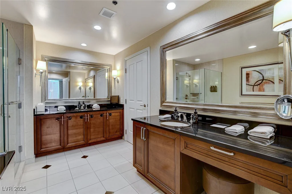 145 Harmon, Las Vegas, NV 89109