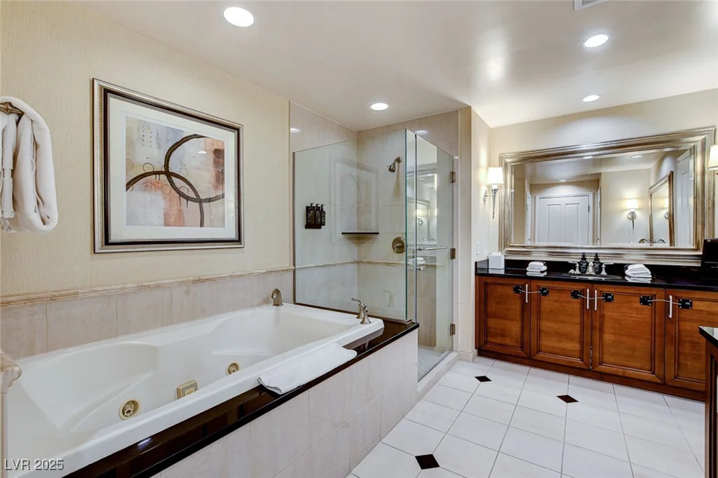 145 Harmon, Las Vegas, NV 89109