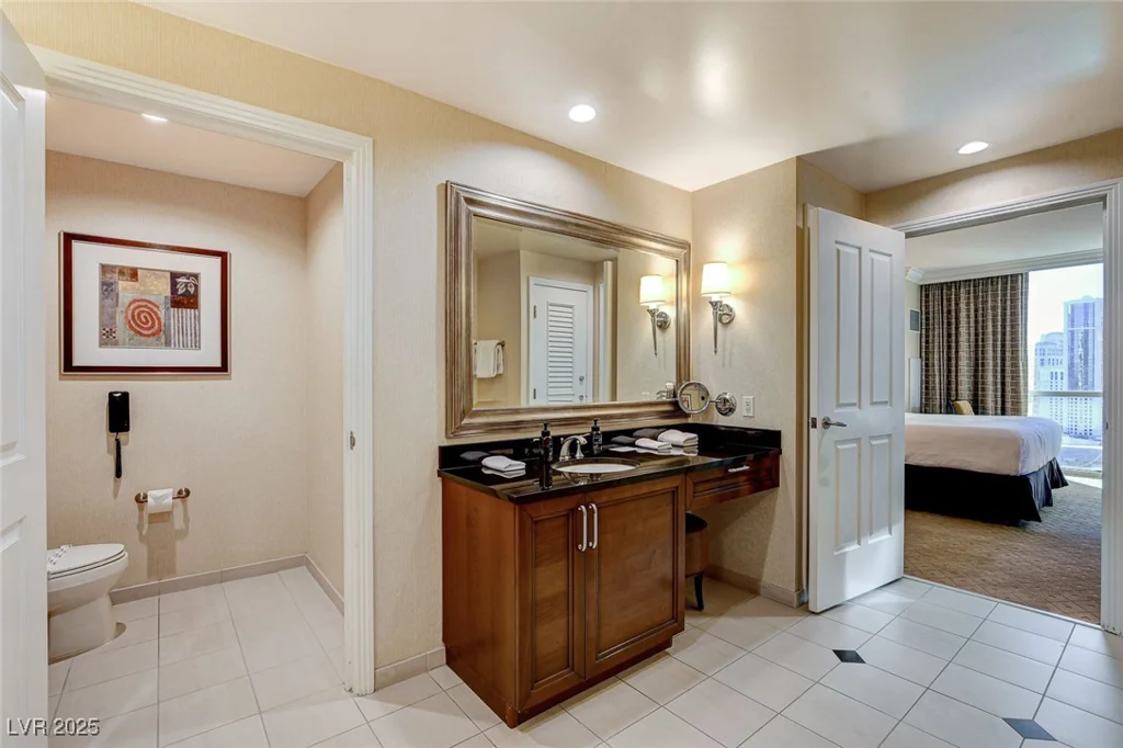 145 Harmon, Las Vegas, NV 89109