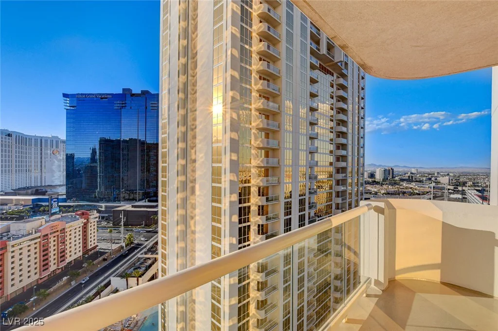 145 Harmon, Las Vegas, NV 89109