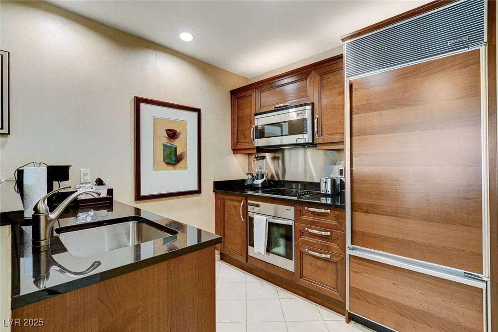 145 Harmon, Las Vegas, NV 89109